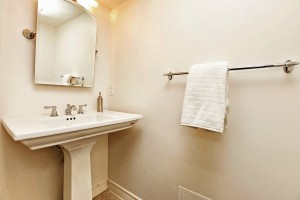 80 Western Battery Rd 221 Powder Room