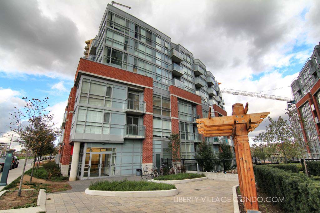 Courtyard in front of 170 Sudbury St