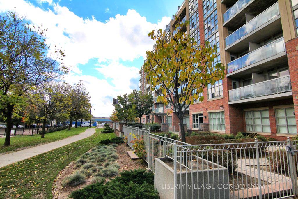 Walkway behind 15 Stafford St condo