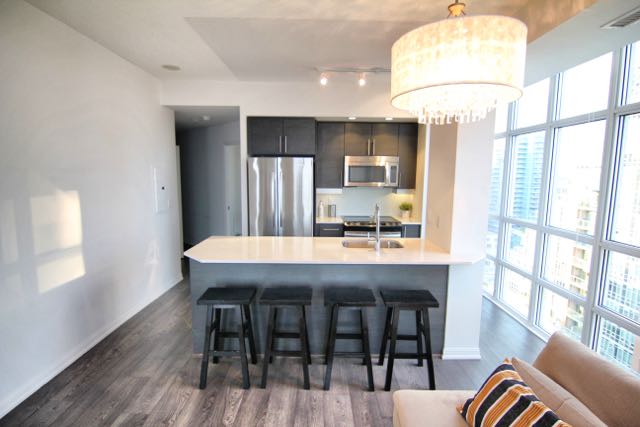 85 East Liberty 1906 kitchen and breakfast bar with stools